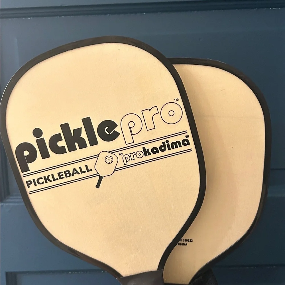 🛍 2/$15 NWT Pro Kadima Pickle Ball Pro Set Wood Paddles Ball Mesh Carrying Case - Picture 3 of 3